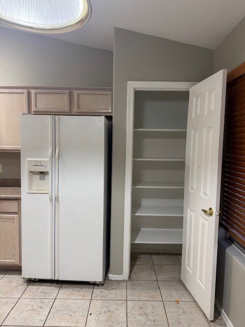 Foto del edificio - 922 E Gary Ln