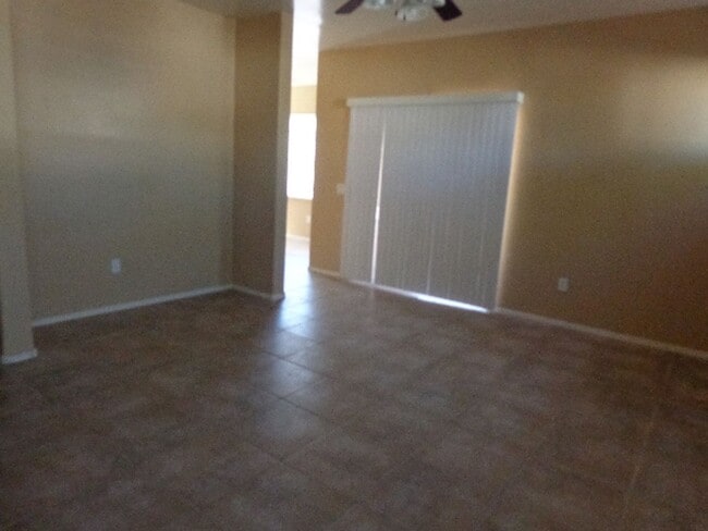 Foto del edificio - 3 bedroom 2.5 Bath in East Mesa