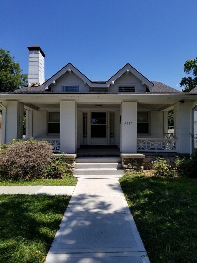 Building Photo - Coming Soon! Home for rent near UMKC! 3 Be...