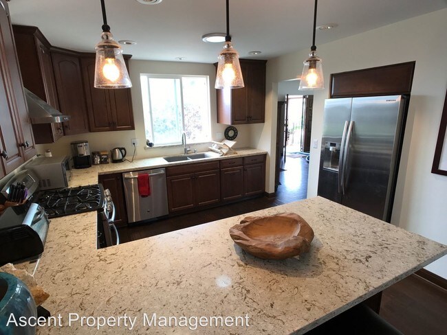 Building Photo - 1104 Bush St