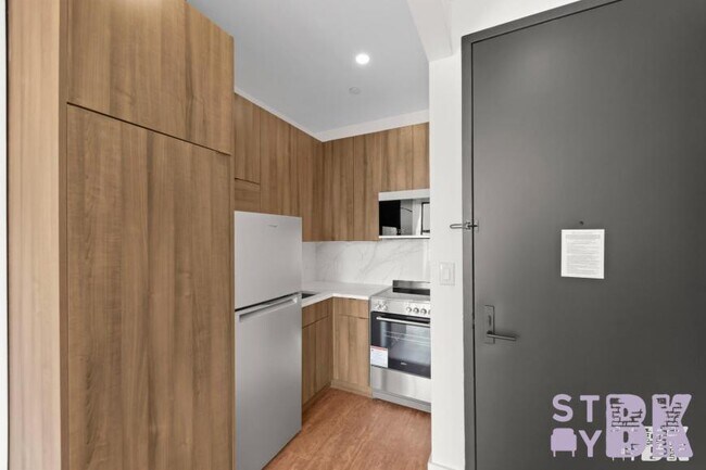 Foto del edificio - 1 bedroom in BROOKLYN NY 11220