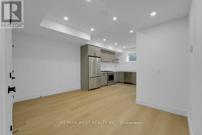Building Photo - 661 Winona Dr