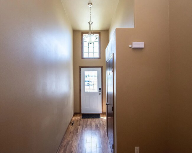 Building Photo - Gorgeous 4 Bed, 2 Bath Home in South Fargo