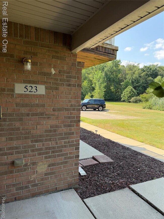 Foto del edificio - 523 Brookfield Dr