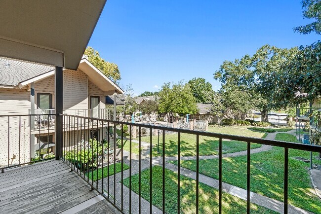 Foto del edificio - 11011Cal Mead Rd