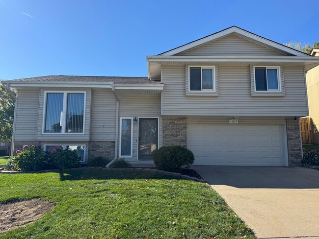 Building Photo - Omaha Rental Home Offering Modern Updates ...