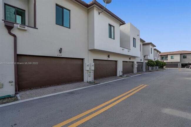 Building Photo - 8309 NW 49th St  8309 Doral Fl 33166