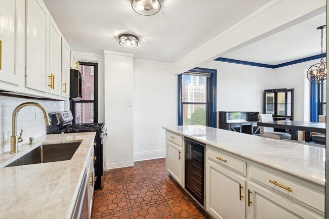 Foto del edificio - 5300 S Shore Dr