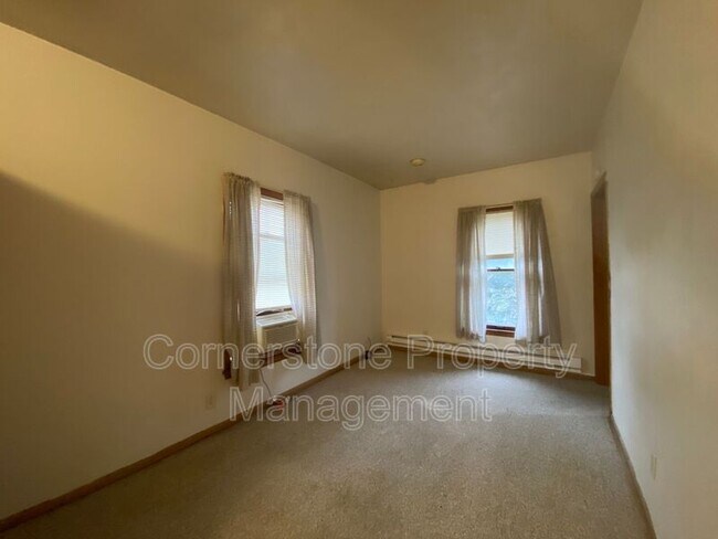 Building Photo - 320 S 17th St