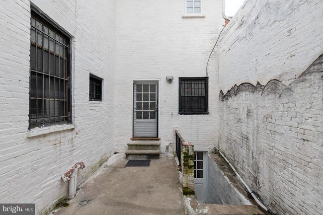 Building Photo - 503 N Paca St