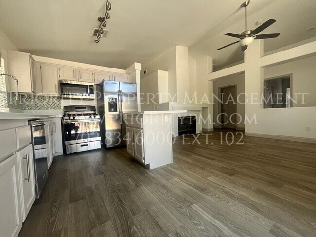 Building Photo - ~~ Beautiful ~ Completely re-modeled ~ 3 B...