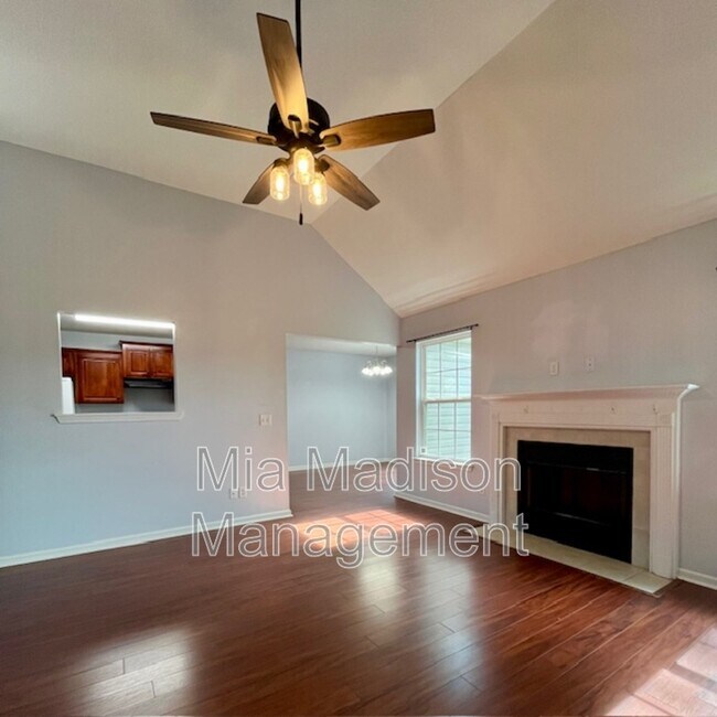 Foto del edificio - 275 Abigail Cir