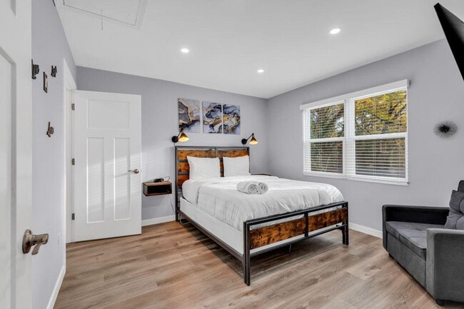 Building Photo - 1000 Parkwood Ave