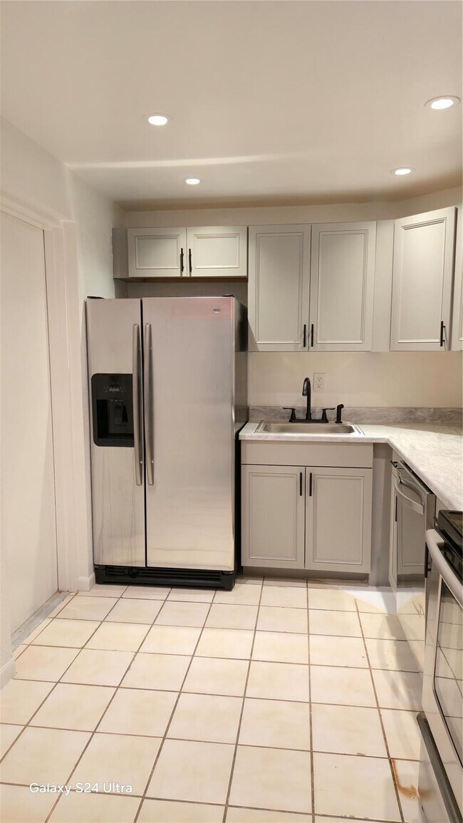 Foto del edificio - 3111 Oakland Shores Dr