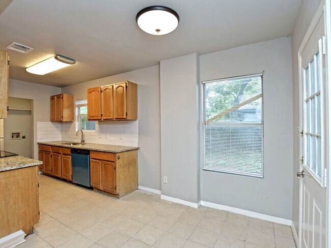 Building Photo - 6121 Ponca St