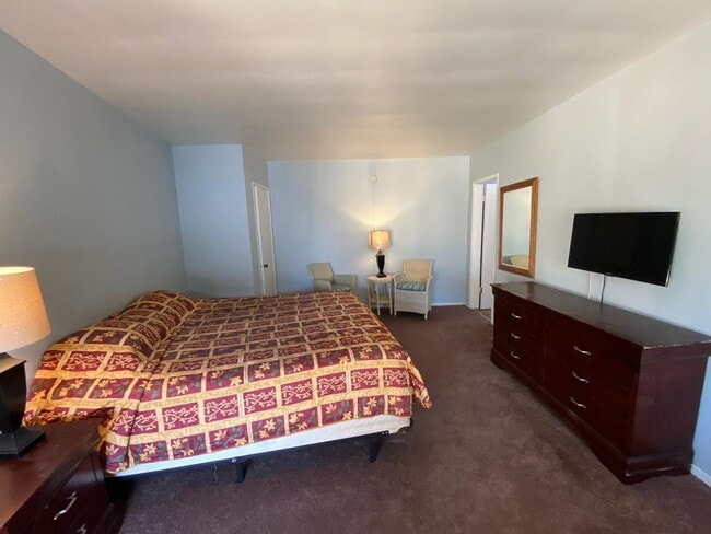 DORMITORIO - 5329 Sepulveda Blvd