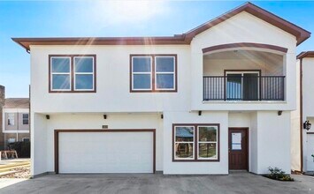Building Photo - 11623 Waldemar Dr