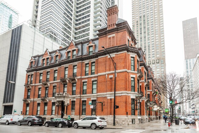 Foto del edificio - 807 N Wabash Ave