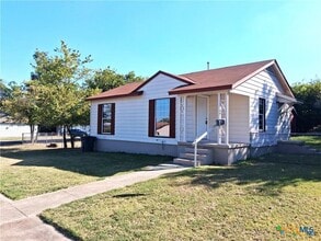 Building Photo - 902 Evetts Rd