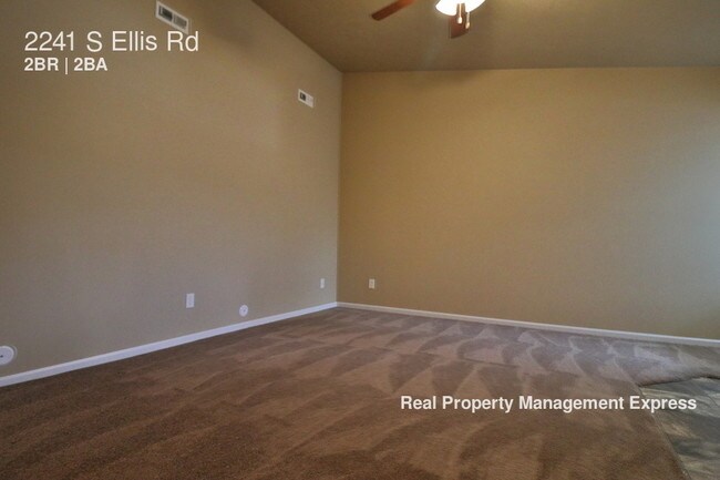 Building Photo - 2241 S Ellis Rd