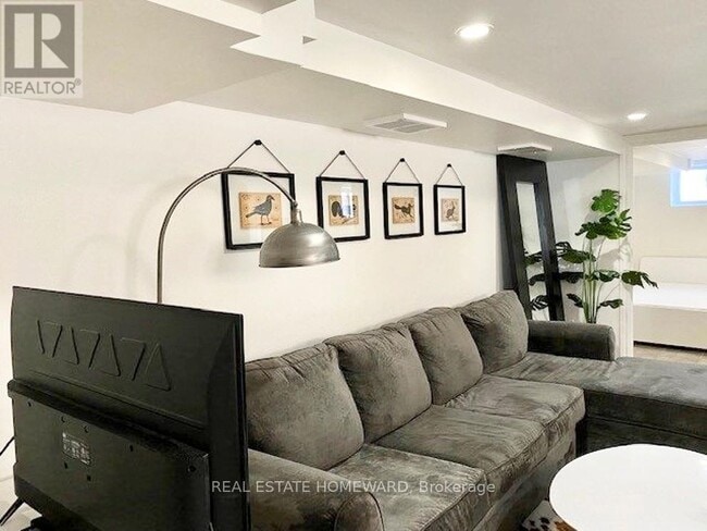 Photo du bâtiment - 457 Mortimer Ave