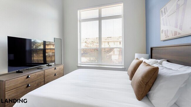 Foto del edificio - 1345 E 15th St