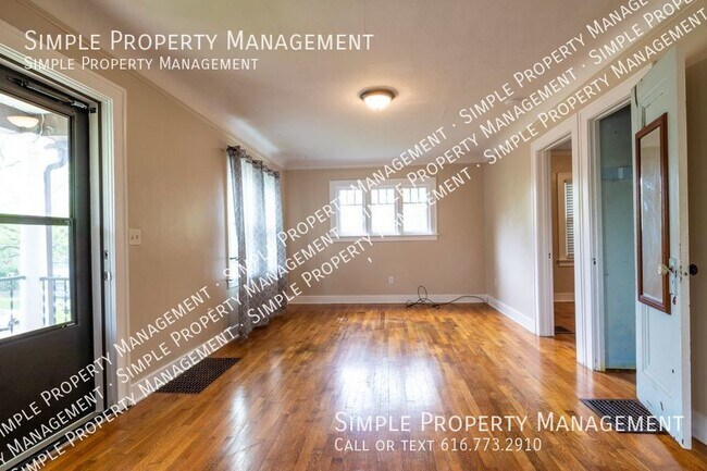 Building Photo - Beautiful 2 bed, 2 bath close to downtown!