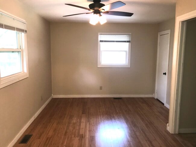 Master bedroom - 2300 E 15th St