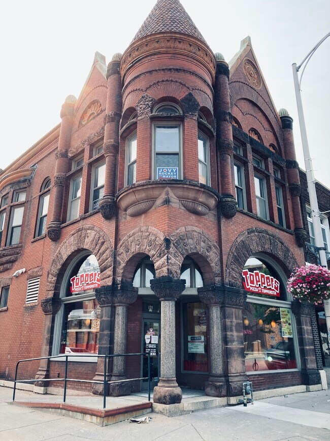 Foto del edificio - 129 E 3rd St