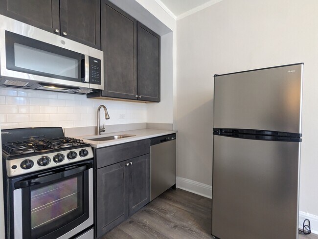 Foto del edificio - 3335 W Diversey Ave