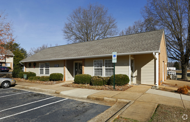 Building Photo - Carolina Garden Apartments