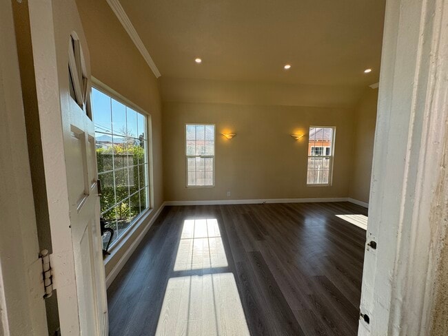 Building Photo - 1153 Alameda Ave