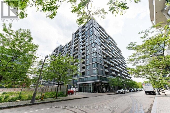 Building Photo - 1 Edgewater Dr