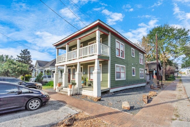 Building Photo - 2202 Kane St