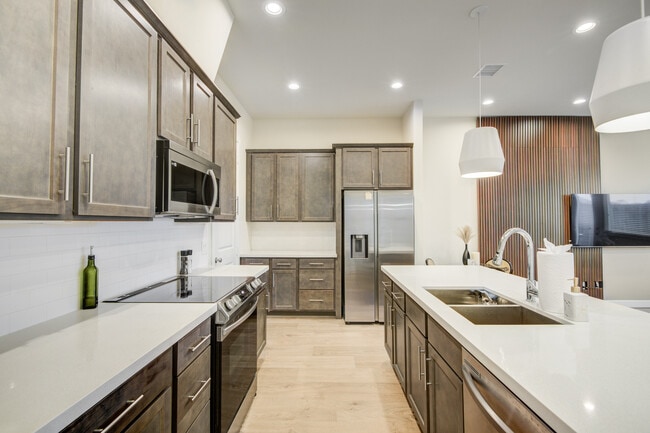 Building Photo - 5923 Haring Ln