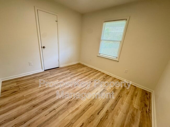 Building Photo - 303 Lee Rd