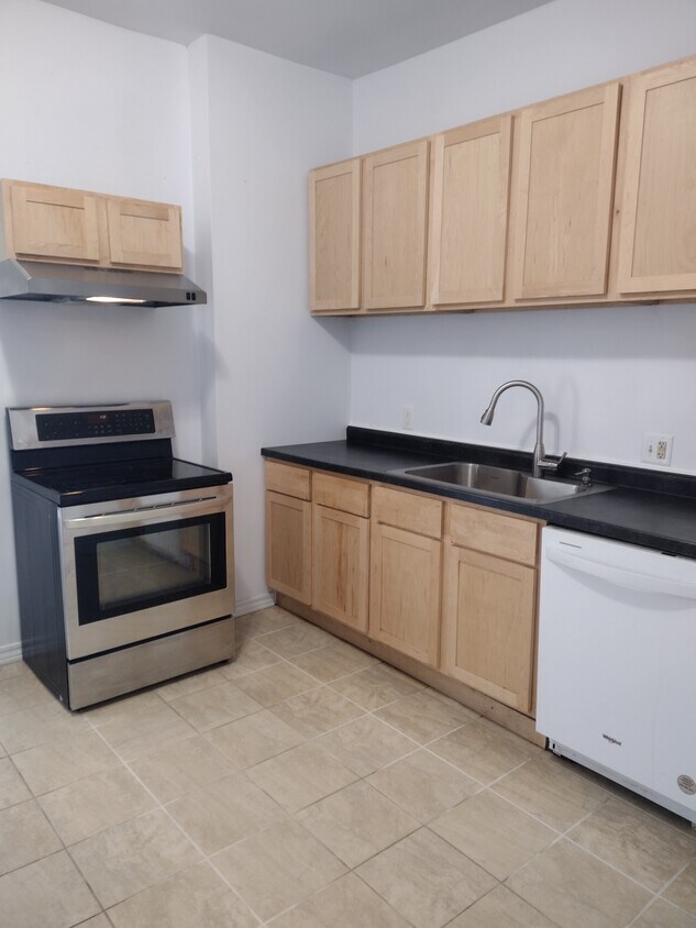 Foto principal - 124 E Main St
