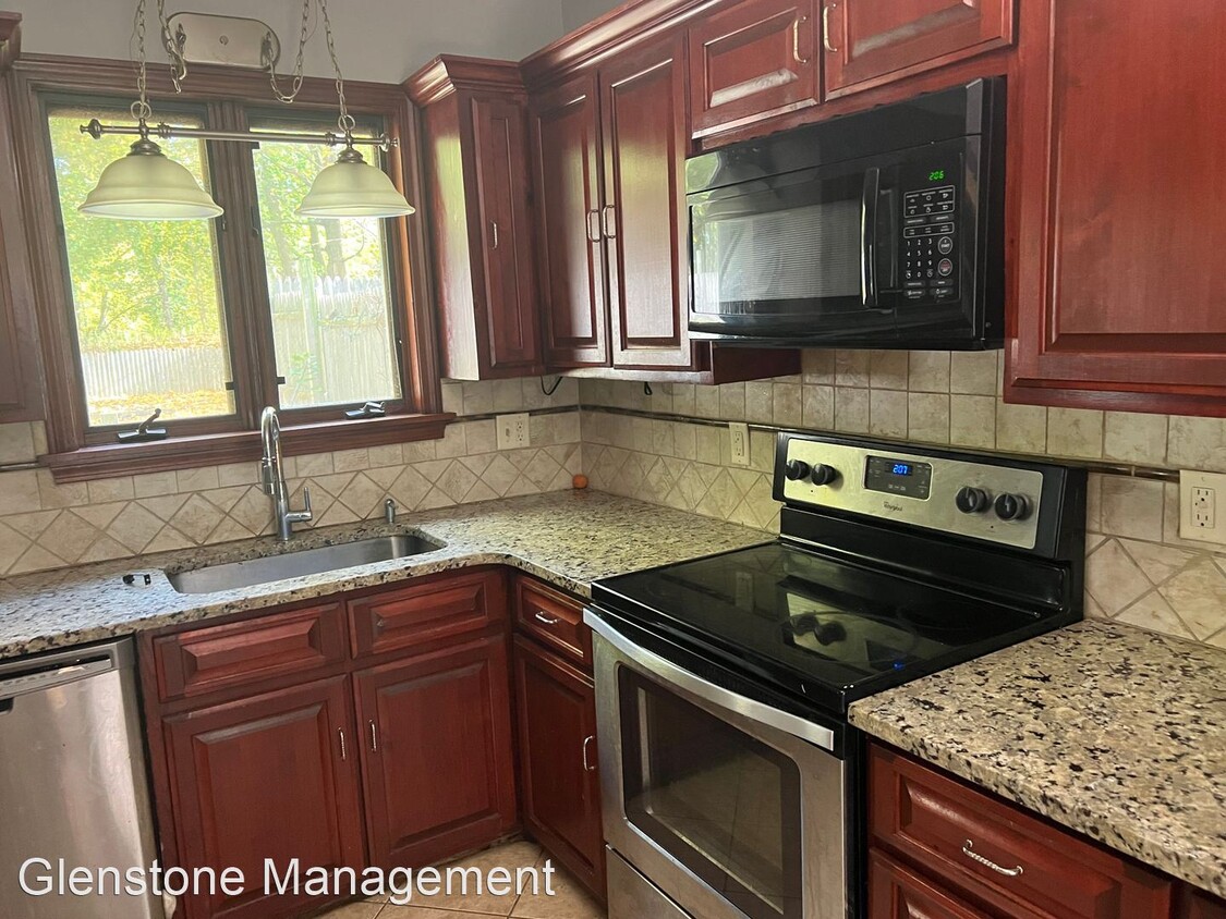 Primary Photo - 3 br, 1 bath House - 149 Woodland Street