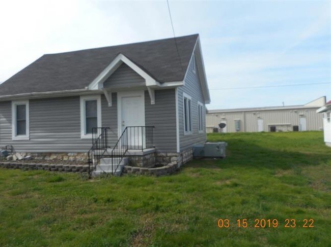 Building Photo - 905 Kraft Ave S