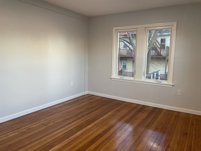 Foto del edificio - 320 Quincy Ave