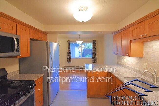 Foto del edificio - 18922 NW Nelscott St