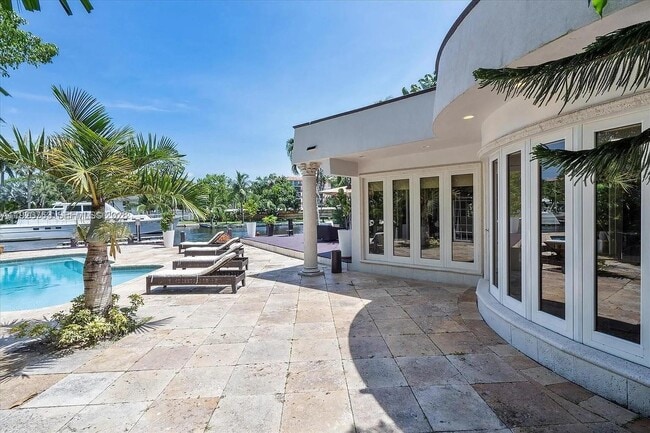 Building Photo - 800 SW 12th Ave