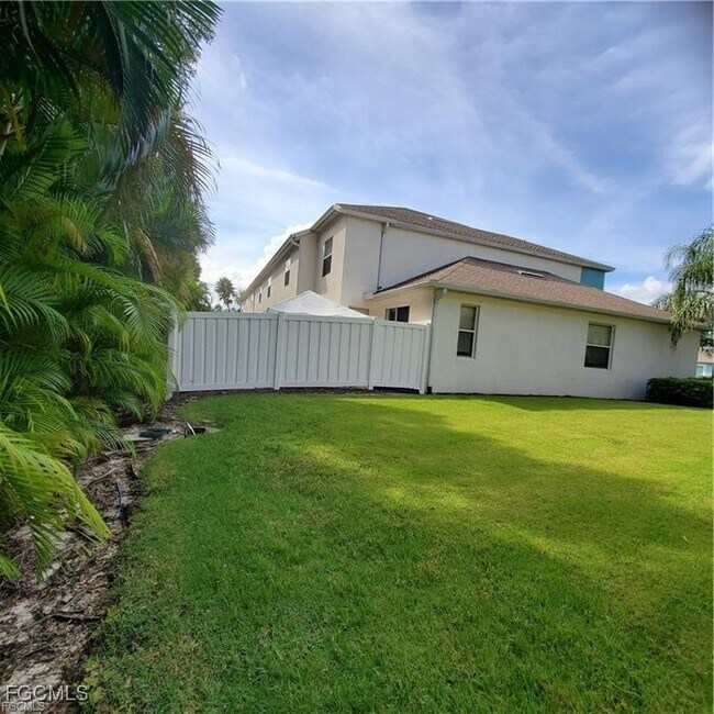 Foto del edificio - 3616 Pine Oak Cir
