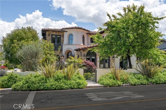 Foto del edificio - 718 N Poinsettia Ave