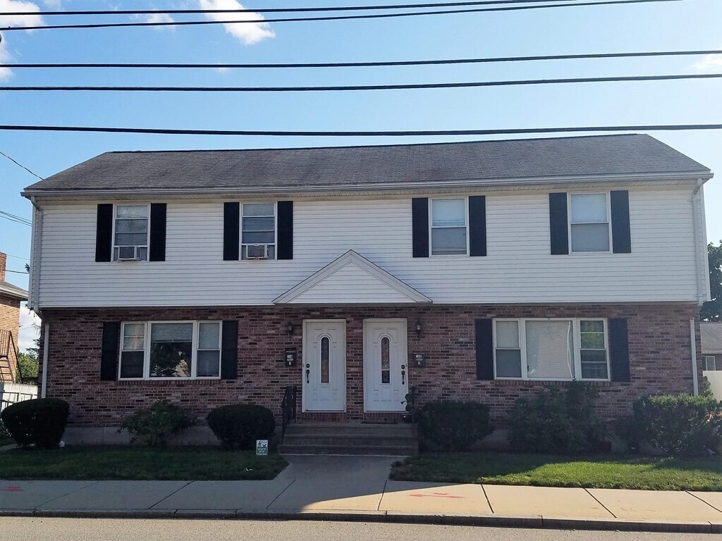 Primary Photo - 190 River St
