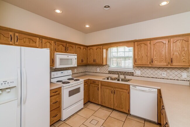 Foto del edificio - 318 Gatewood Dr