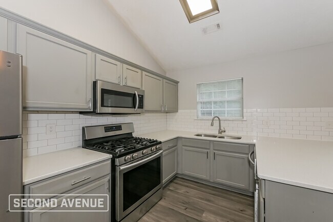 Foto del edificio - 45 Riverside Ct