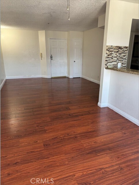 Foto del edificio - 9014 Burnet Ave