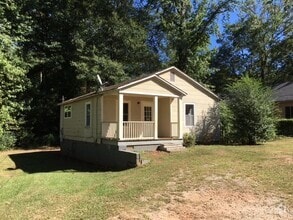 Building Photo - 302 Oak St