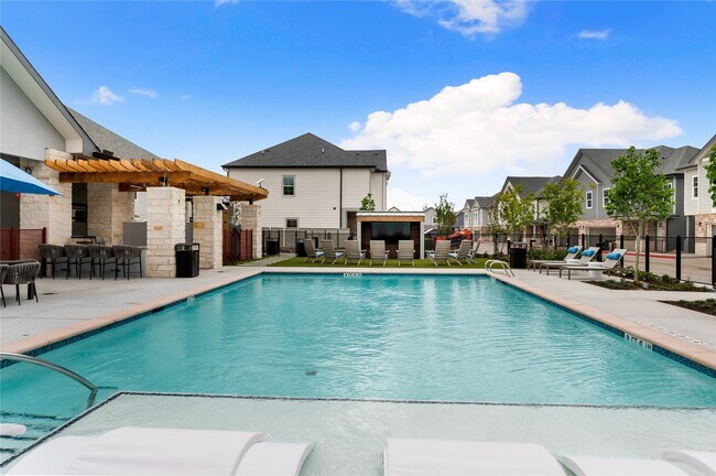 Foto del edificio - 28325 Birnham Woods Dr